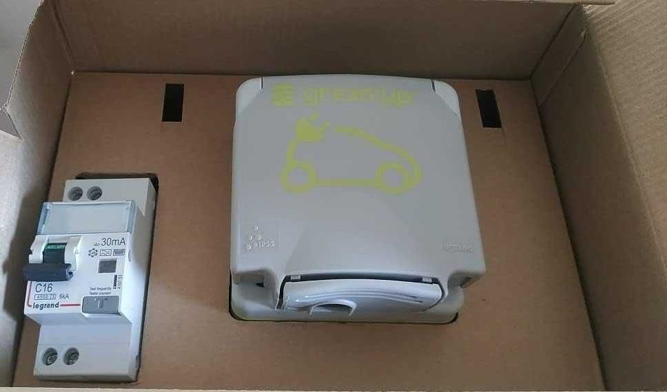 Priza incarcare masini electrice Legrand Green Up Access 090470