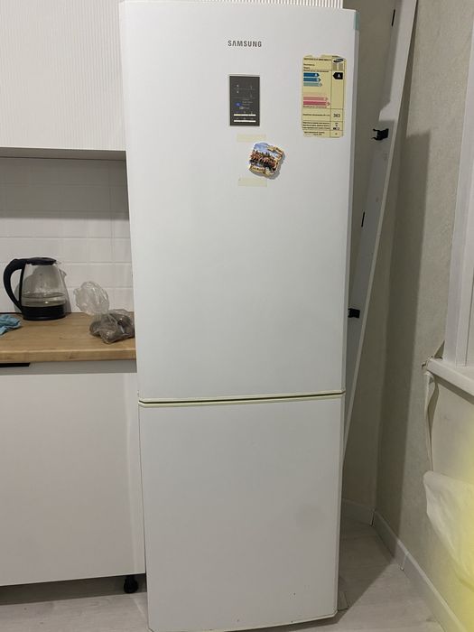 Продается холодильник в хорошом состоянии. Буу. Юго восток самовывоз.