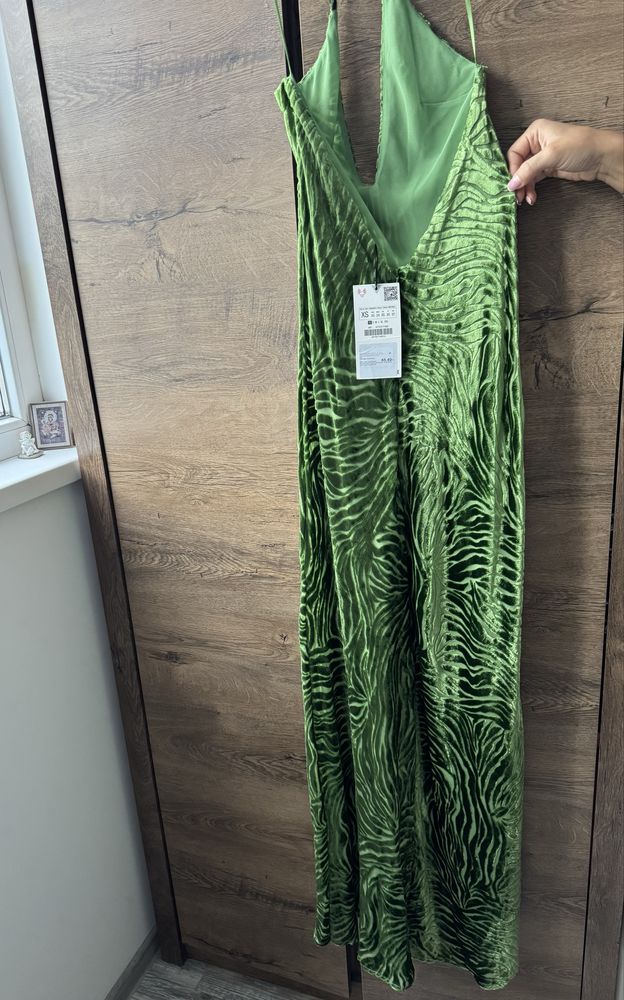 Елегантна Кадифяна Рокля Zara