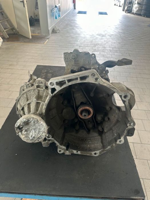 Cutie viteze manuala Vw Audi Skoda Seat 2.0 fsi 025 301 211 6+1