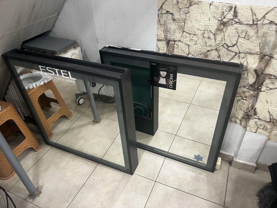 Продавам кристални дървени светещи огледала 2 бро