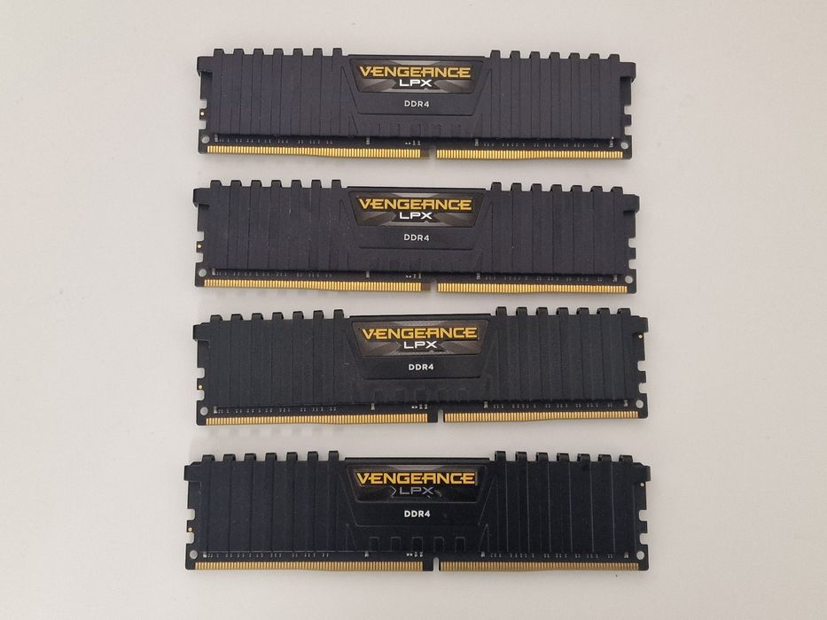 64 GB RAM DDR4 3000Mhz 16CL - se pot da si 32