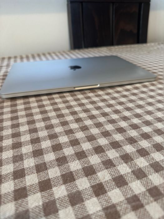 MacBook Pro 13” M2 (2022) • 8GB/256GB • Отлично състояние — Бургас