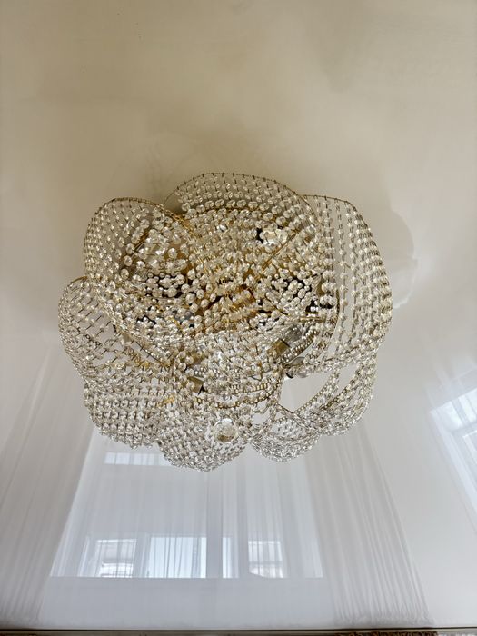 Продам люстру хрустальную