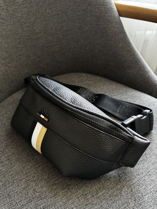 Boss чантичка за кръста / през рамо / паласка / банан