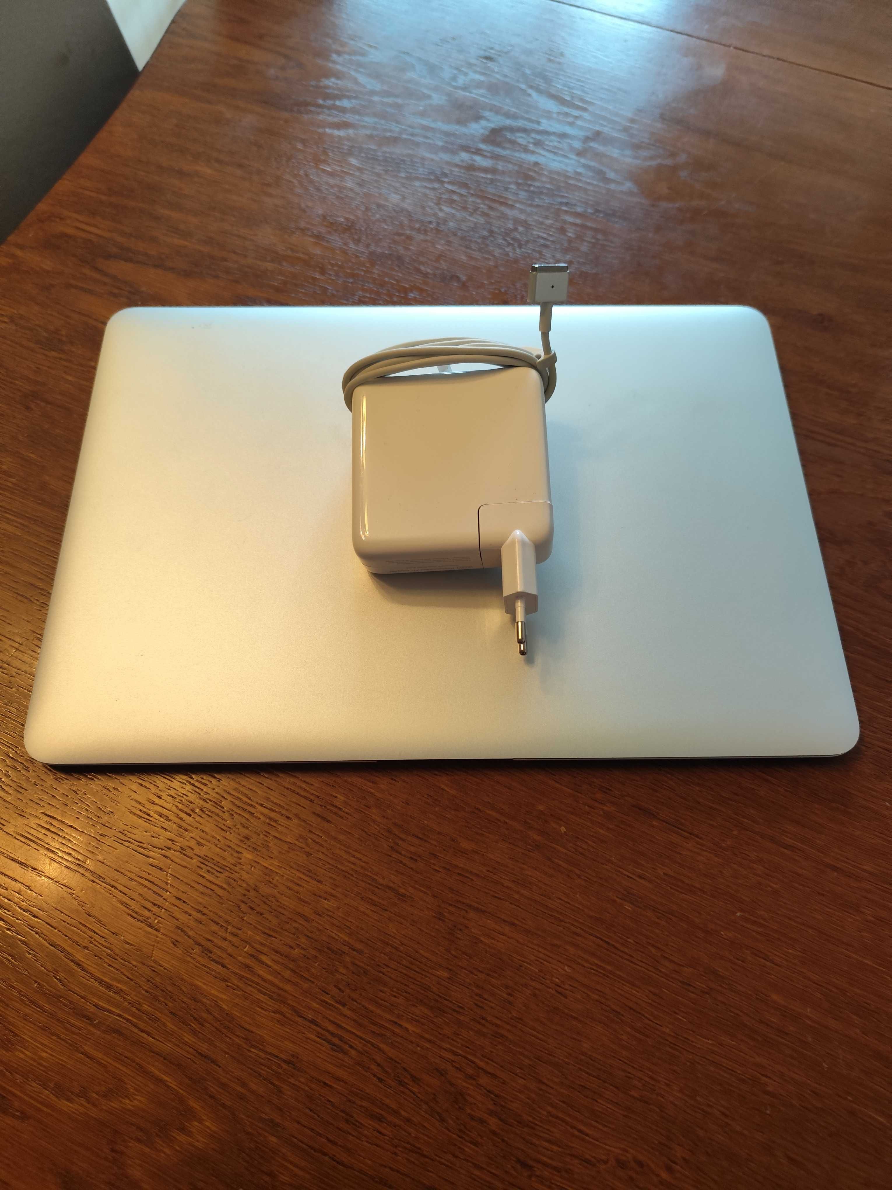 MacBook Air 13 2017 1.8GHz 8Gb RAM 128Gb SSD отличен