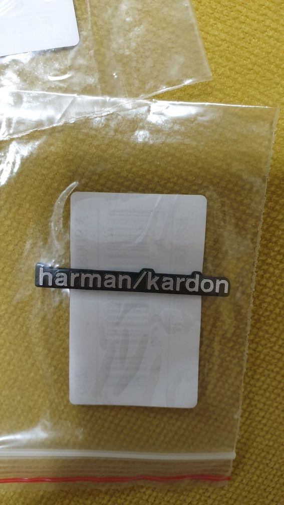 Эмблема Harman kardon