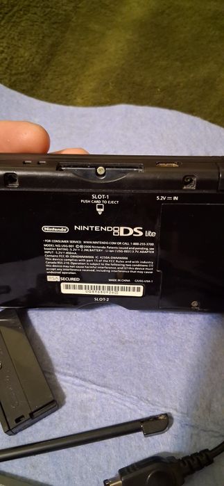 DSLite functional ,accesorii+ card R4 emulator+ msd 2GB