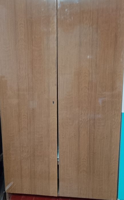 Шкаф платеной б/у не дорого светло-коричневый