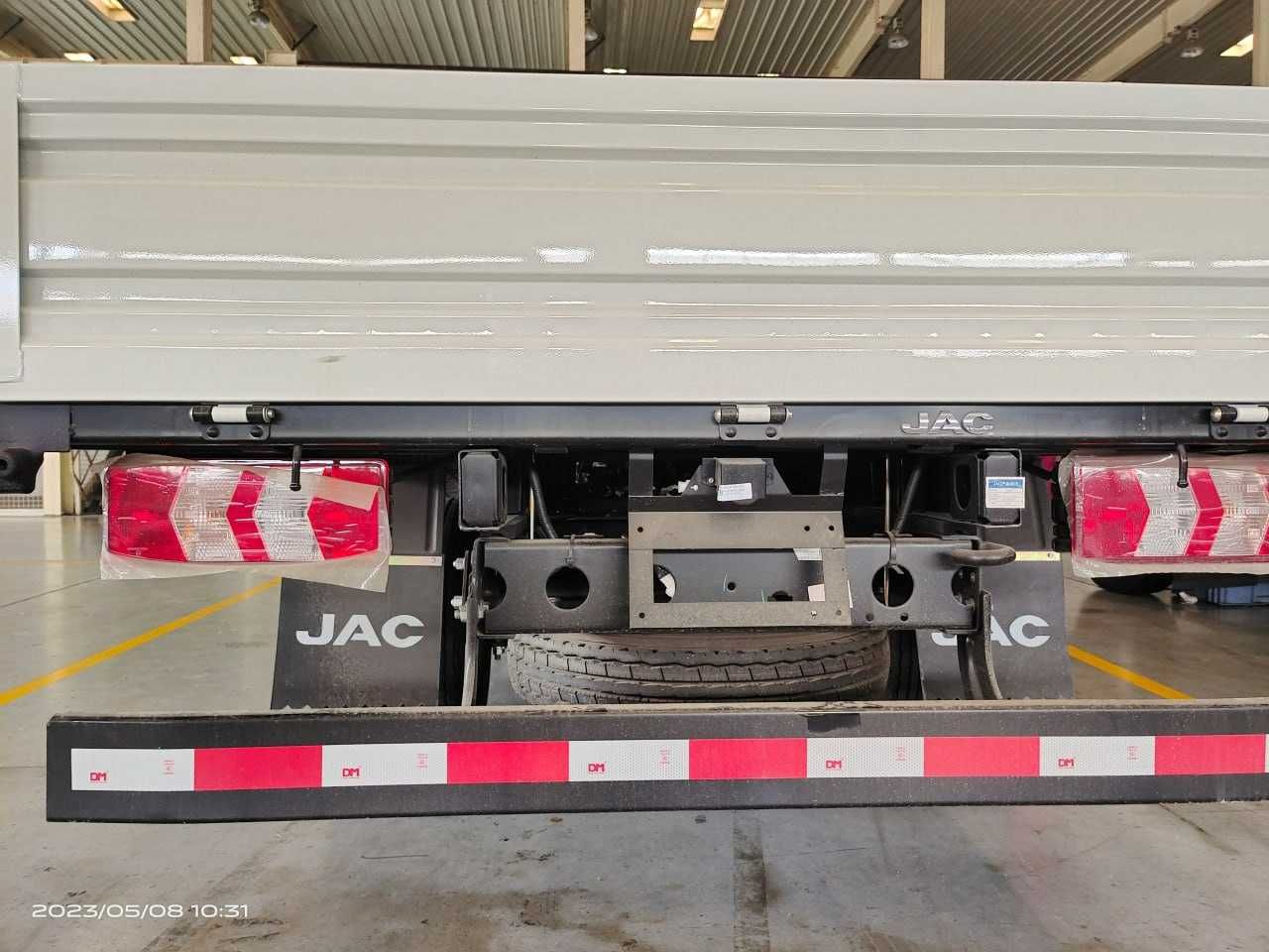JAC J3 бортовой 1х кабина 3,5 тонна