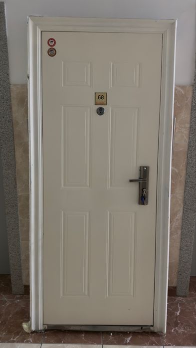 Входная дверь в хорошем состоянии