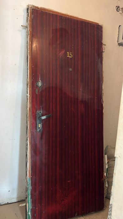 Дверь входная в хорошем состоянии
