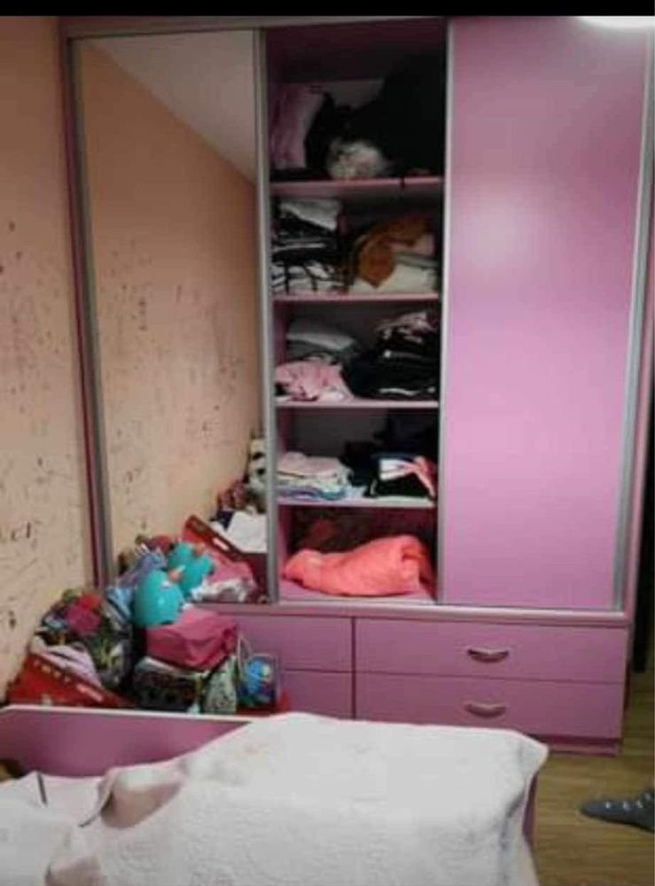 Dormitor fete roz