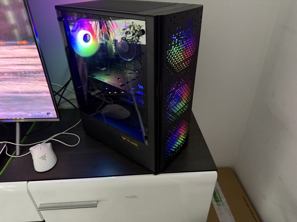 Vand schimb PC Gaming i5 16Gb Ram GTX 1070 8Gb SSD 512Gb RGB