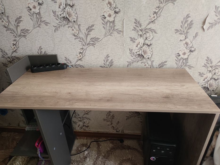 Продам столик- парту