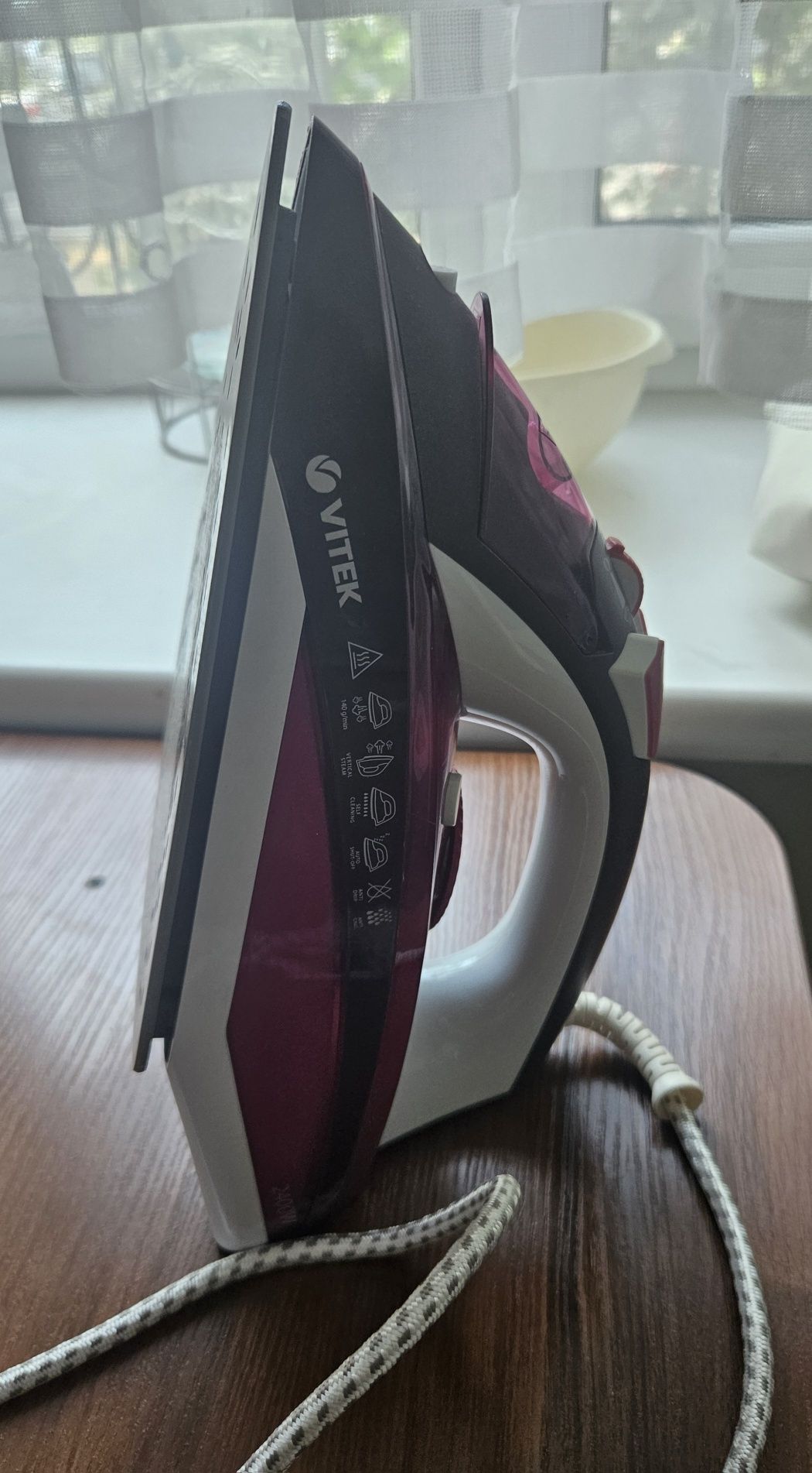 Утюг фирма Vitek