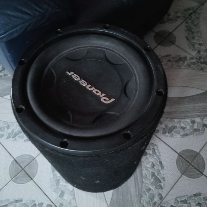 Subwoofere in stare foarte buna