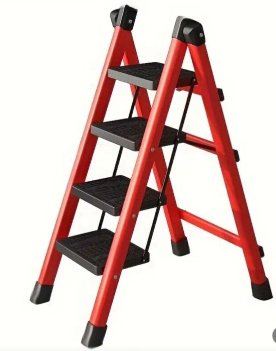 Scară pliabilă cu 4 trepte