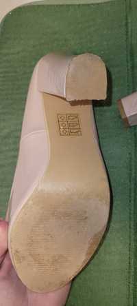 Pantofi  marimea 39, 30  ron