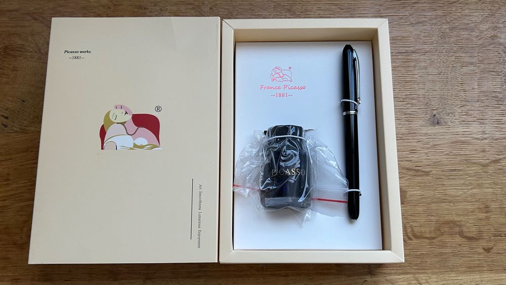 Set cu stilou și călimară cu cerneală