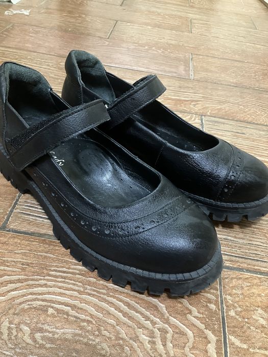 Продам школьные туфли, 35 размер, почти новые