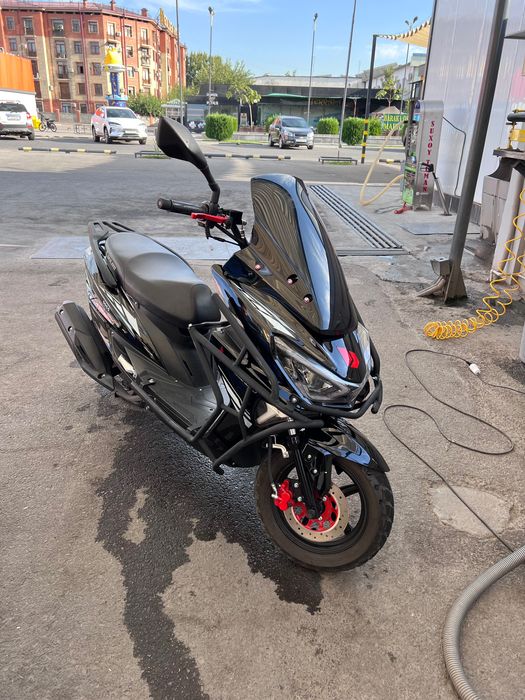 Tiger 150 kub skuter obmen bor Iphone 15 Pro dan tepasiga