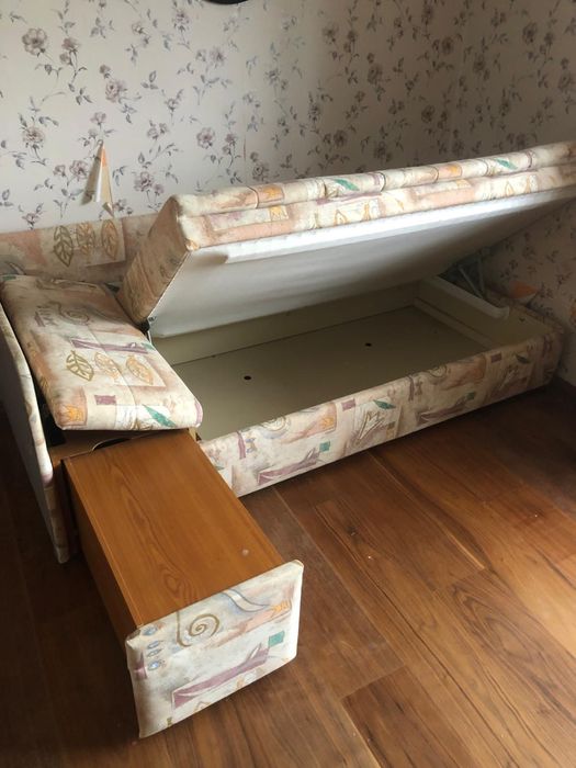 Pat cu loc de depozitare