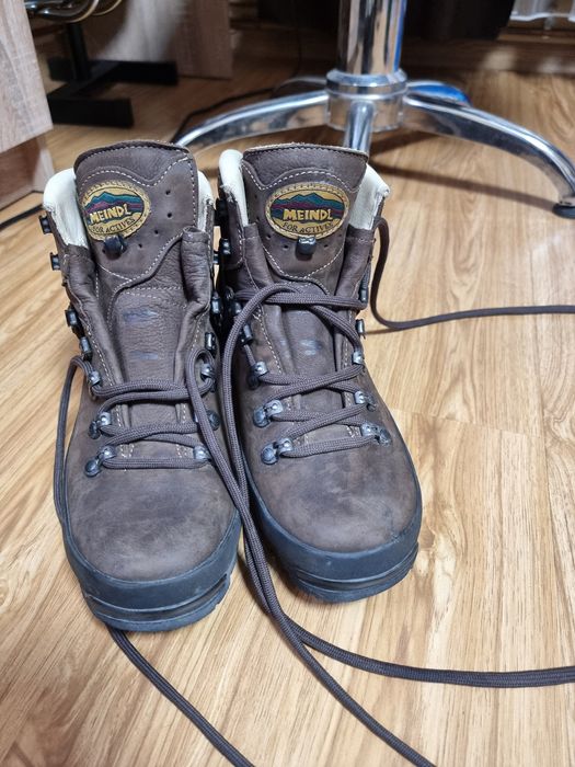 Bocanci meindl.vanatoare/drumetii nr 40 1/2