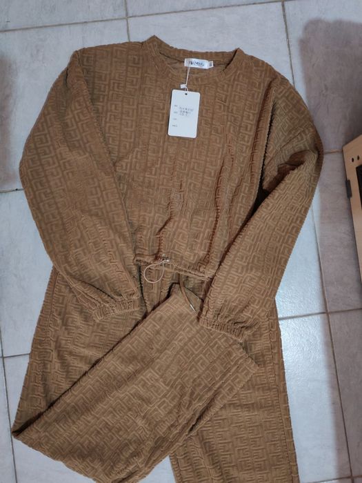 Trening  cu pantaloni evazati