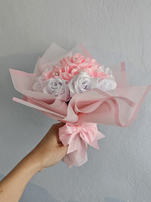 Buchet trandafiri din satin