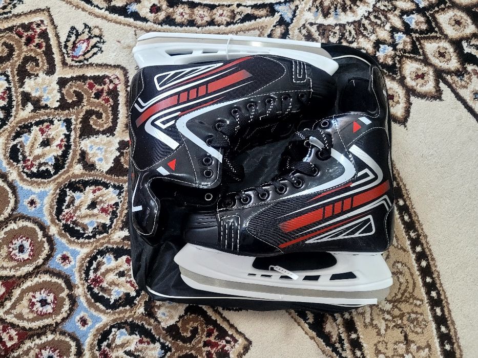 Коньки новые с чехлом