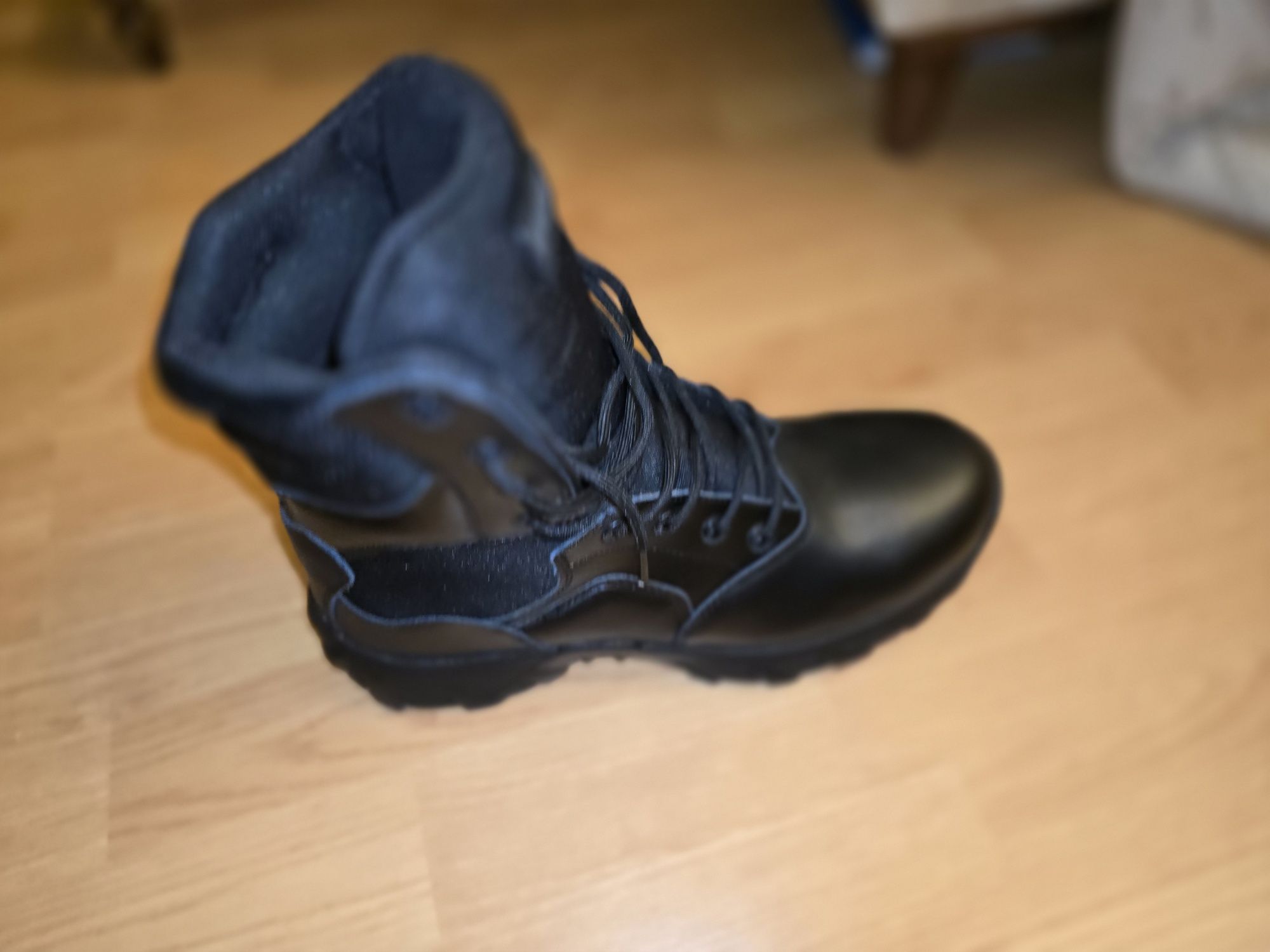 Bocanci din piele nr 44 noi