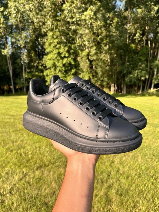 Alexander McQueen black 44