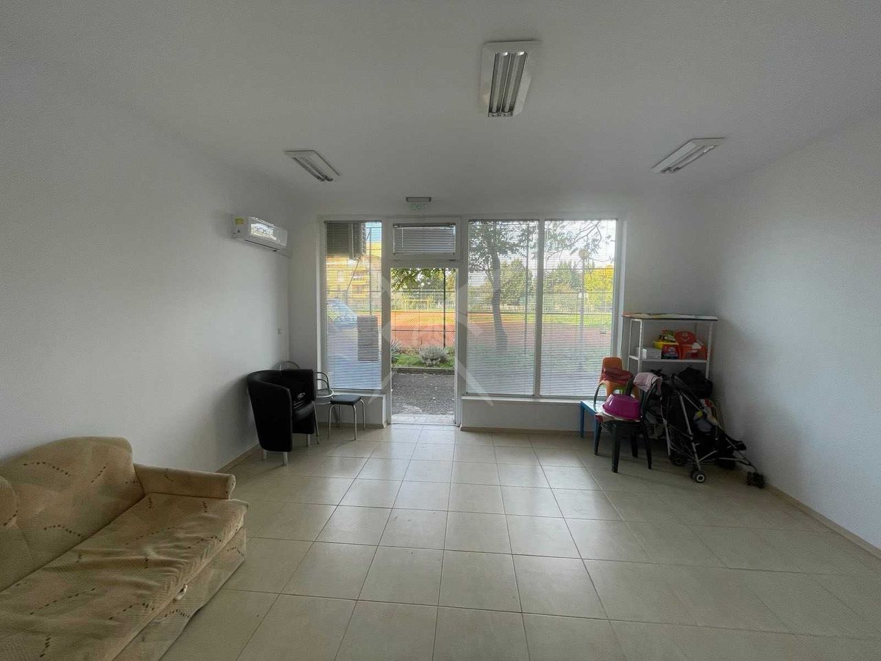 Продава се Магазин в Поморие - 41 кв.м за 1464 €/кв.м - Снимка #3