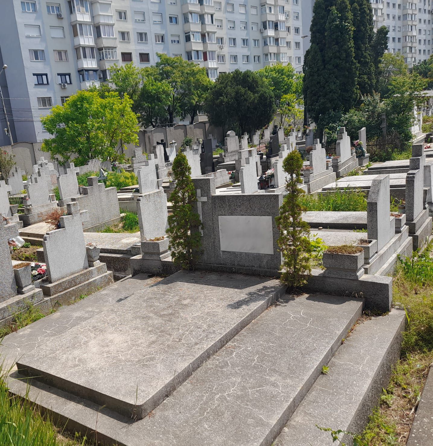 Loc de veci Cripta cu 6 locuri cimitir Calea Sagului