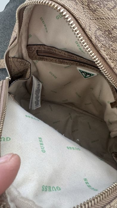 Vand guess rupsac si geanta