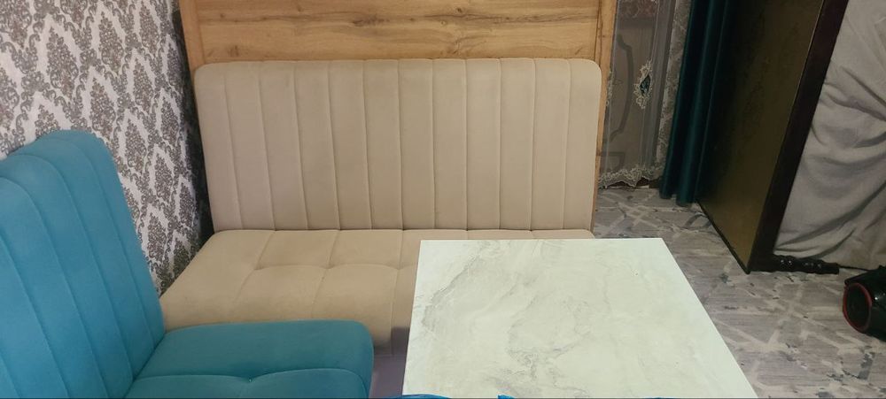 Yumshoq divan ishlatilgan holati yaxshi