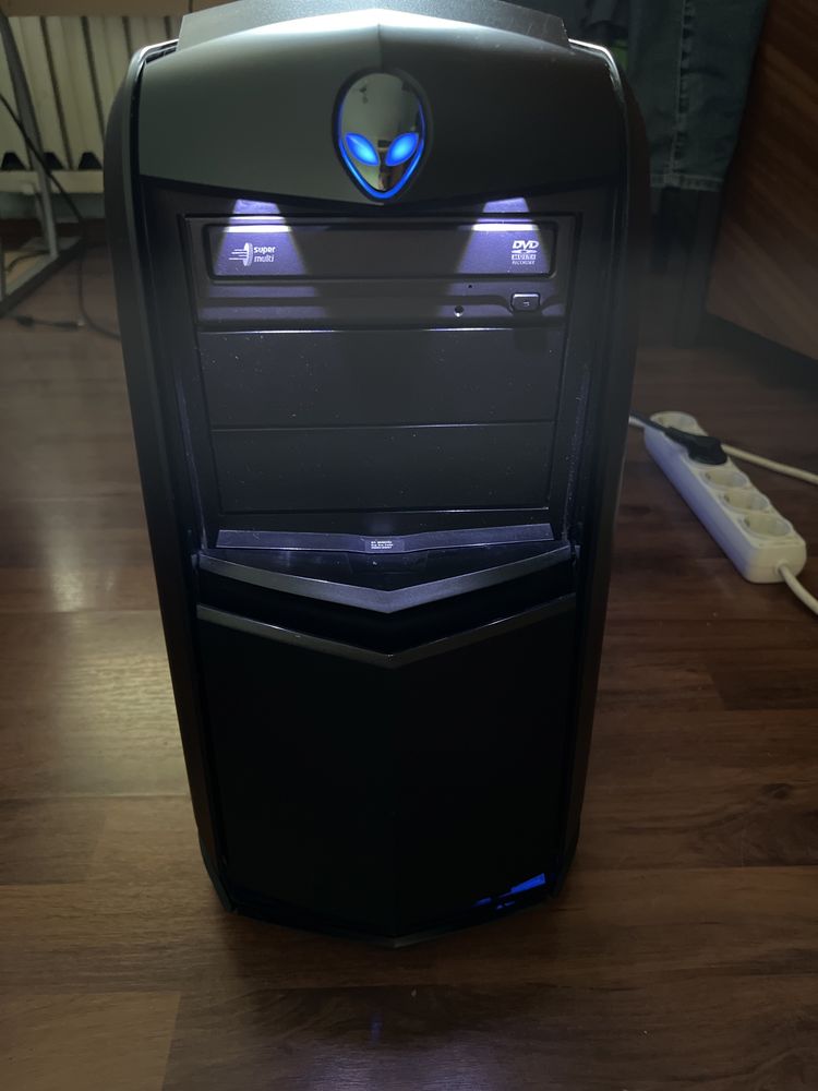 Alienware i7 3,6Ghz , 32Gb Ram , 500Gb SSD + 27" Dell curbat 144Hz