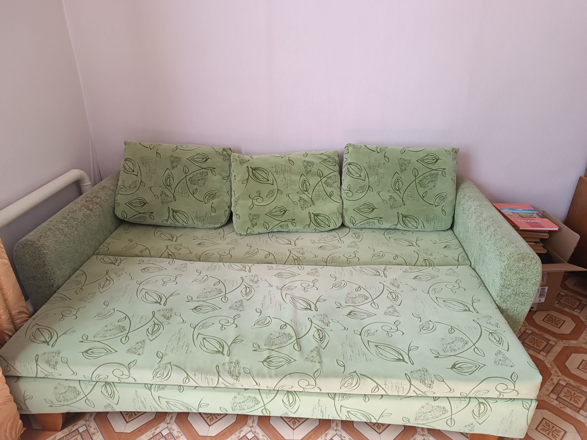 Продается диван в хорошем состояний