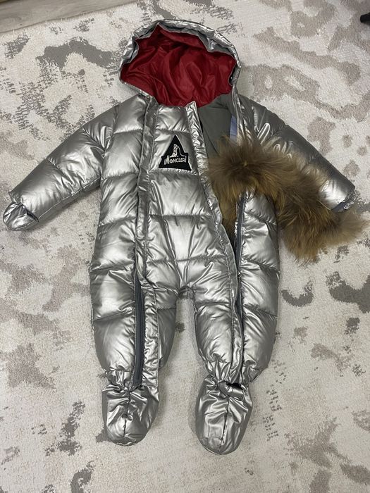 Продам зимний комбинезон для малышей