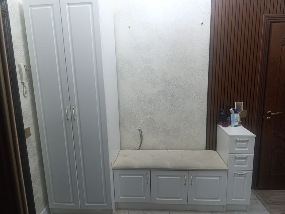 Продам прихожку шкаф, тумба,