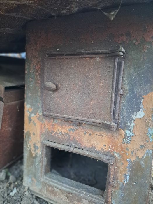 Продам печь для подключения труб отопления