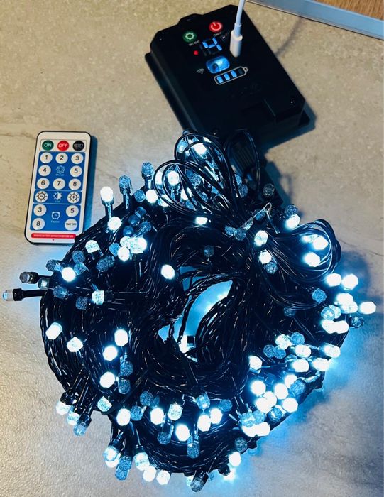 Instalatie pom de Craciun cu 240 beculete