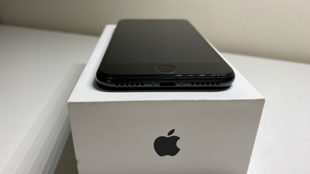 Iphone 7 black (la cutie)