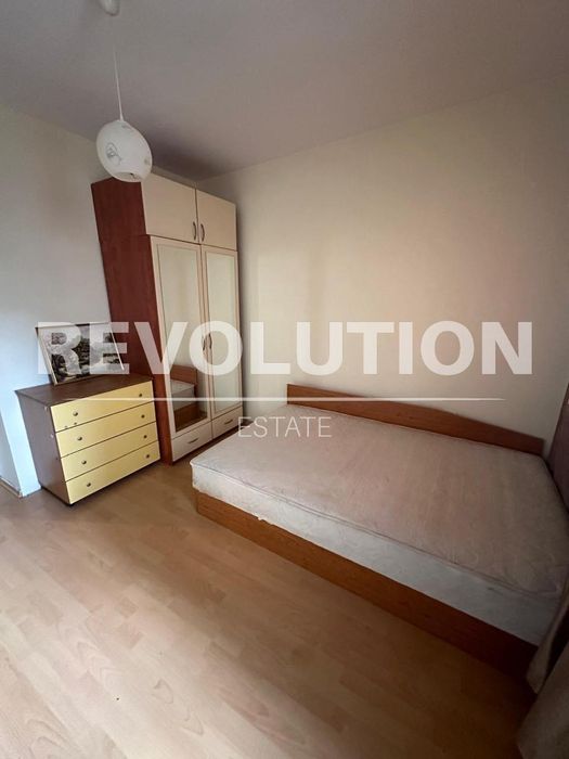 Дава се под наем Тристаен апартамент в Варна, Цветен квартал - 76 кв.м за 400 € - Снимка #4