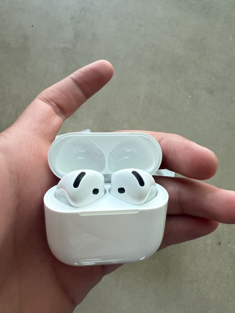 Продается air pods 4