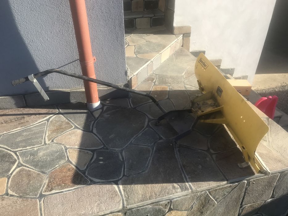 Vând lama zăpada ATV