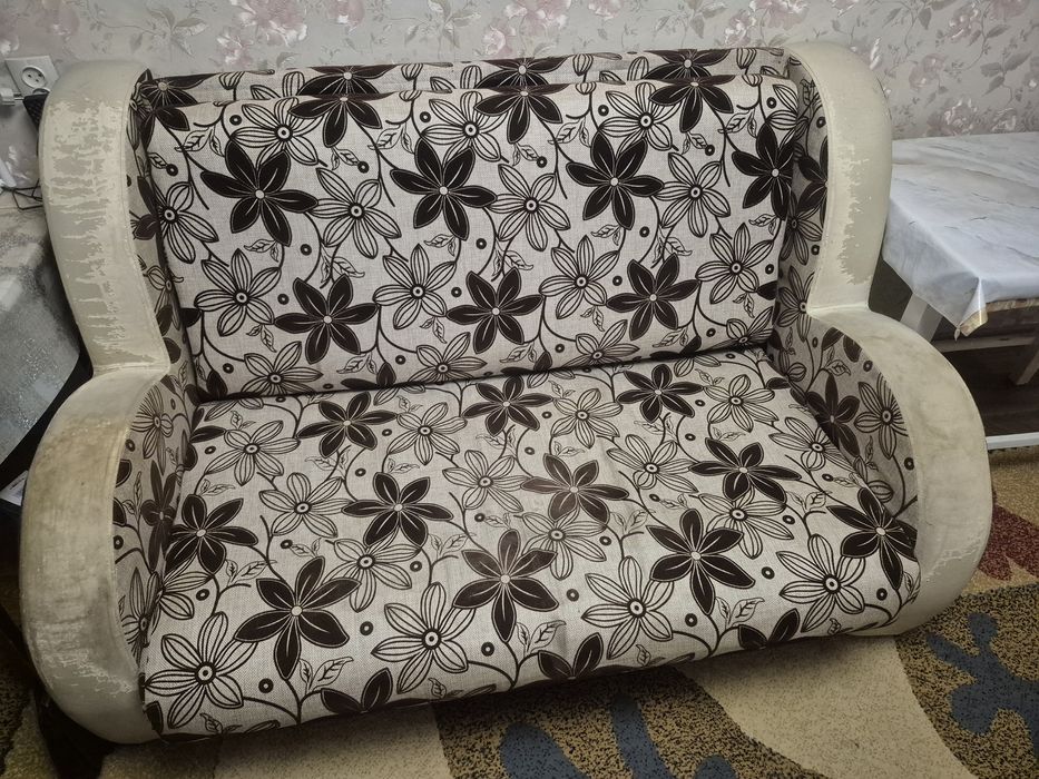Продам диван срочно