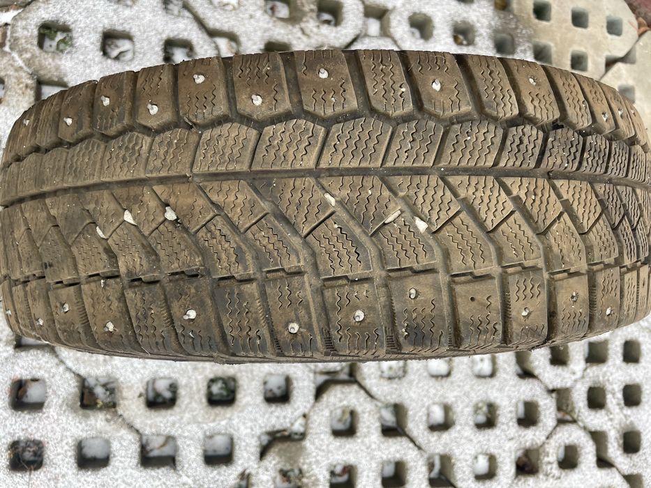 Продам шины 4 штук на ваз 14 размер 2 штук почти новы 2 штук ношнны