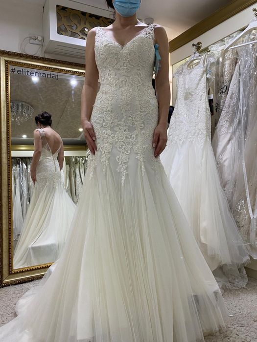 Rochie de mireasa tip sirena cu voal inclus